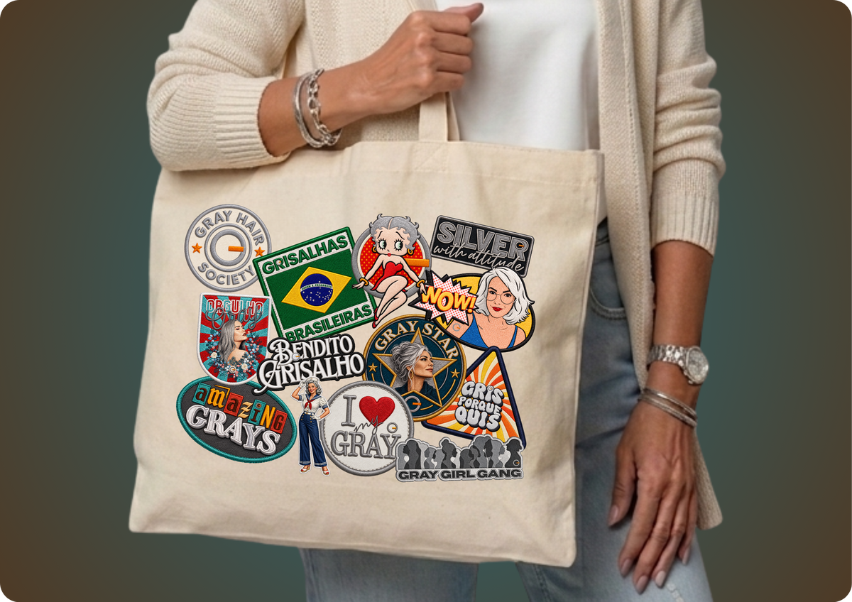 ECOBAG COM DESIGN EXCLUSIVO PARA GRISALHAS DA MARCA ORGULHO GRAY COM PATCHES EM IMPRESSÃO REALISTA COM EFEITO BORDADO